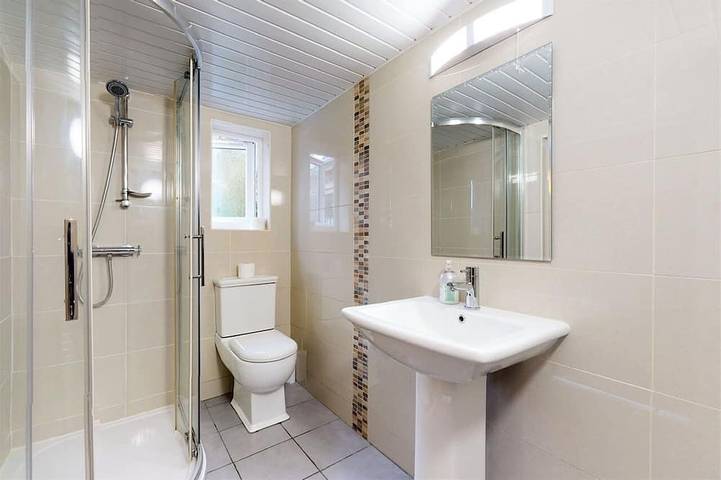 Entire apartment, Private indoor heated pool, sauna + snooker room next to Jurassic. Coastal Path in Swanage, Dorset