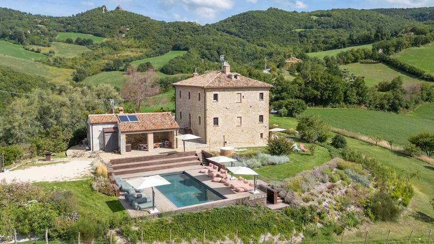 Villa per 17 persone, con Idromassaggio e Giardino nonché Piscina in Montefeltro