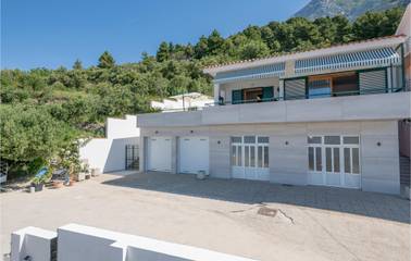 Ferienhaus für 8 Personen, mit Terrasse und Pool in Makarska