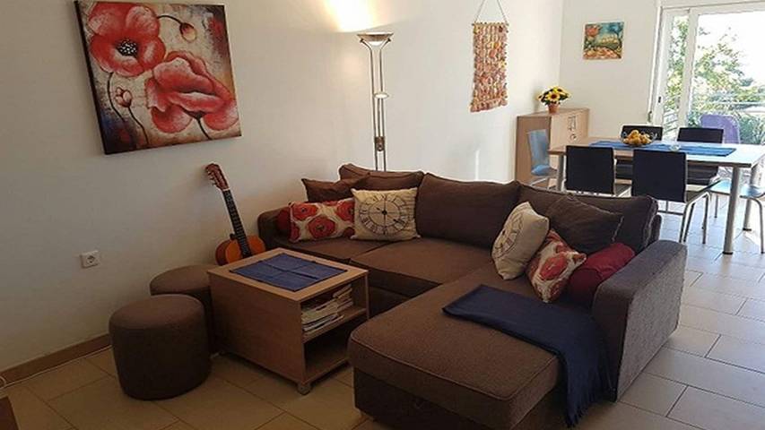 Ferienwohnung für 4 Personen, mit Terrasse und Garten in Primosten