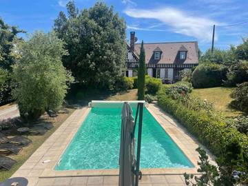Location de vacances pour 10 personnes, avec jardin ainsi que vue et piscine à Barneville-la-Bertran