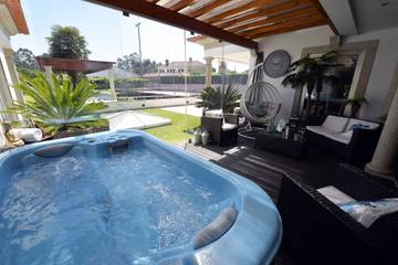 Villa for 9 People in Vila Cova e Feitos, Minho Province, Photo 2