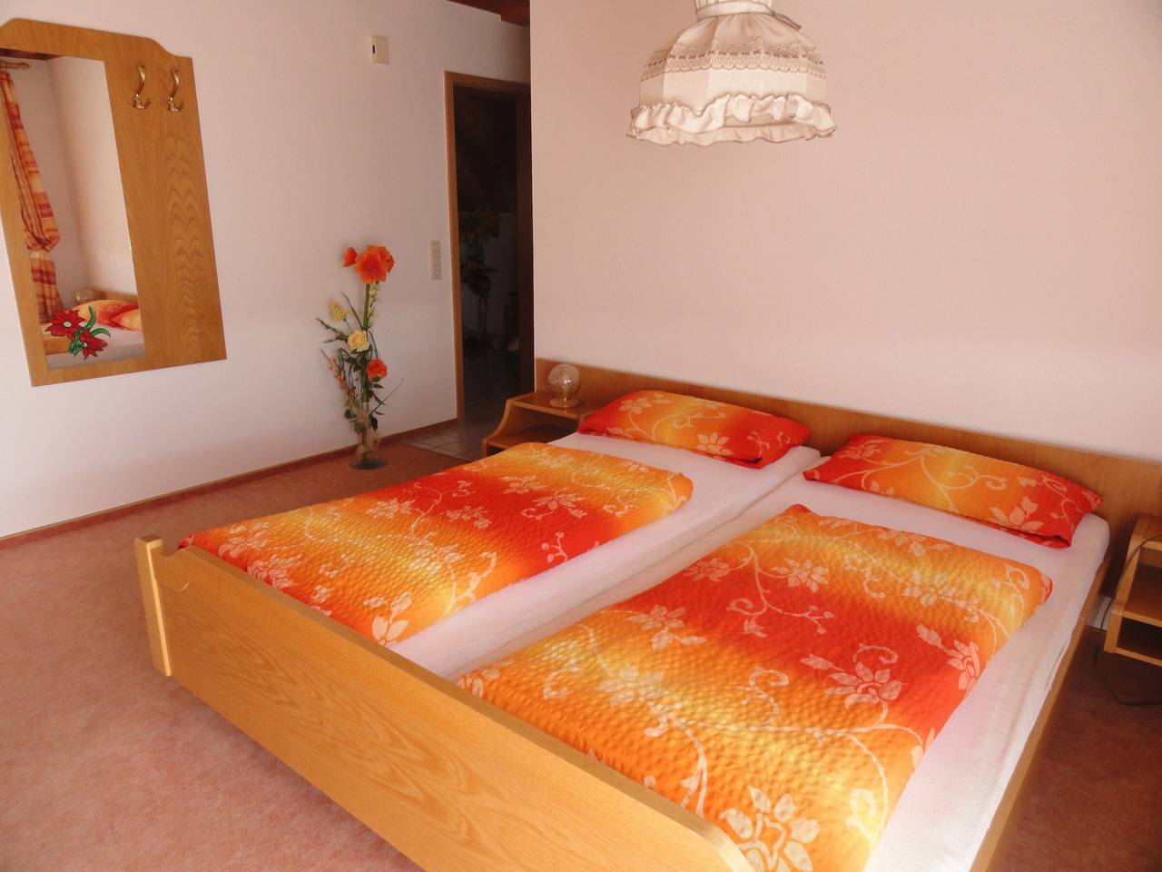 Doppelzimmer mit Dusche und Wc in Sipplingen, Region Bodensee-Oberschwaben