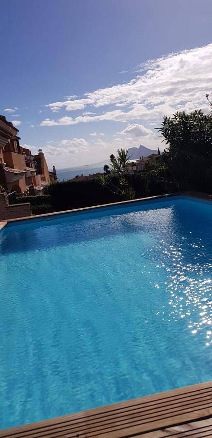 Apartamento para 6 personas, con Balcón y Terraza además de Jardín y Piscina en La Línea de la Concepción