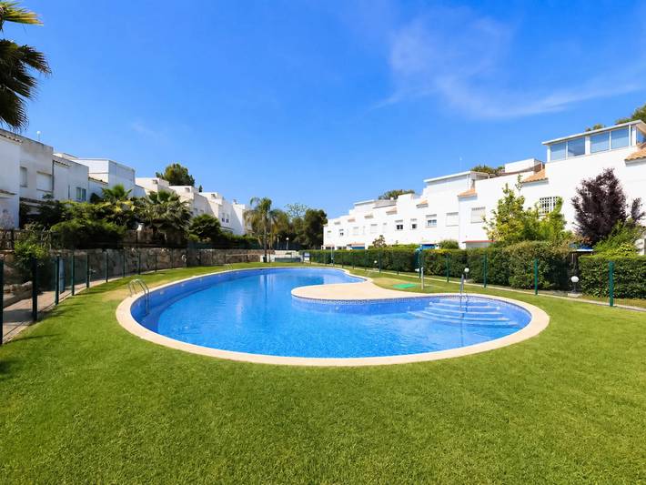 Villa for 8 people, with pool and garden, with pets in Salou