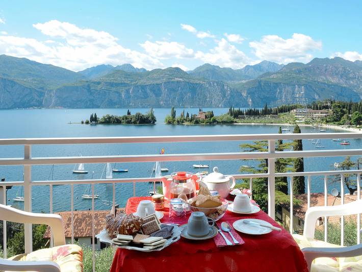 Holiday rental for 4 people, with garden and lake view as well as balcony in Malcesine