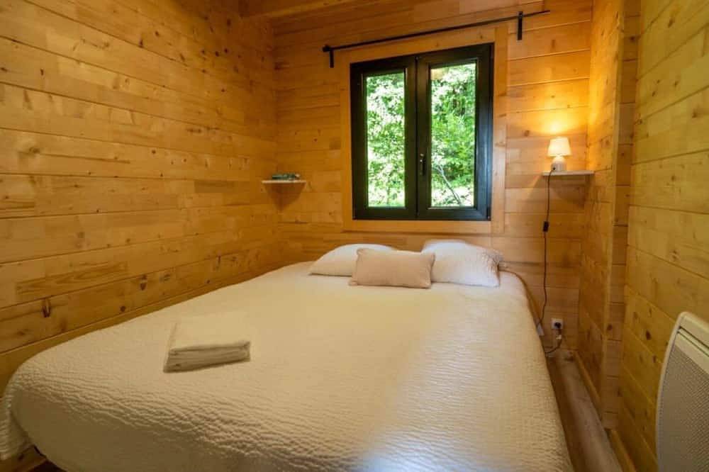 Zecamping 3 étoiles piscine couverte jacuzzi chalet 35m2 8 pers in Chamberet, Région de Tulle