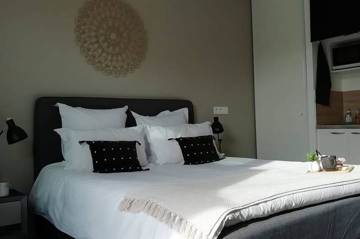 Apartamento entero, Estudio apartotel, terraza, piscina, parking Aix en Pce - clasificado 3 estrellas in Éguilles, Costa mediterránea (Francia)