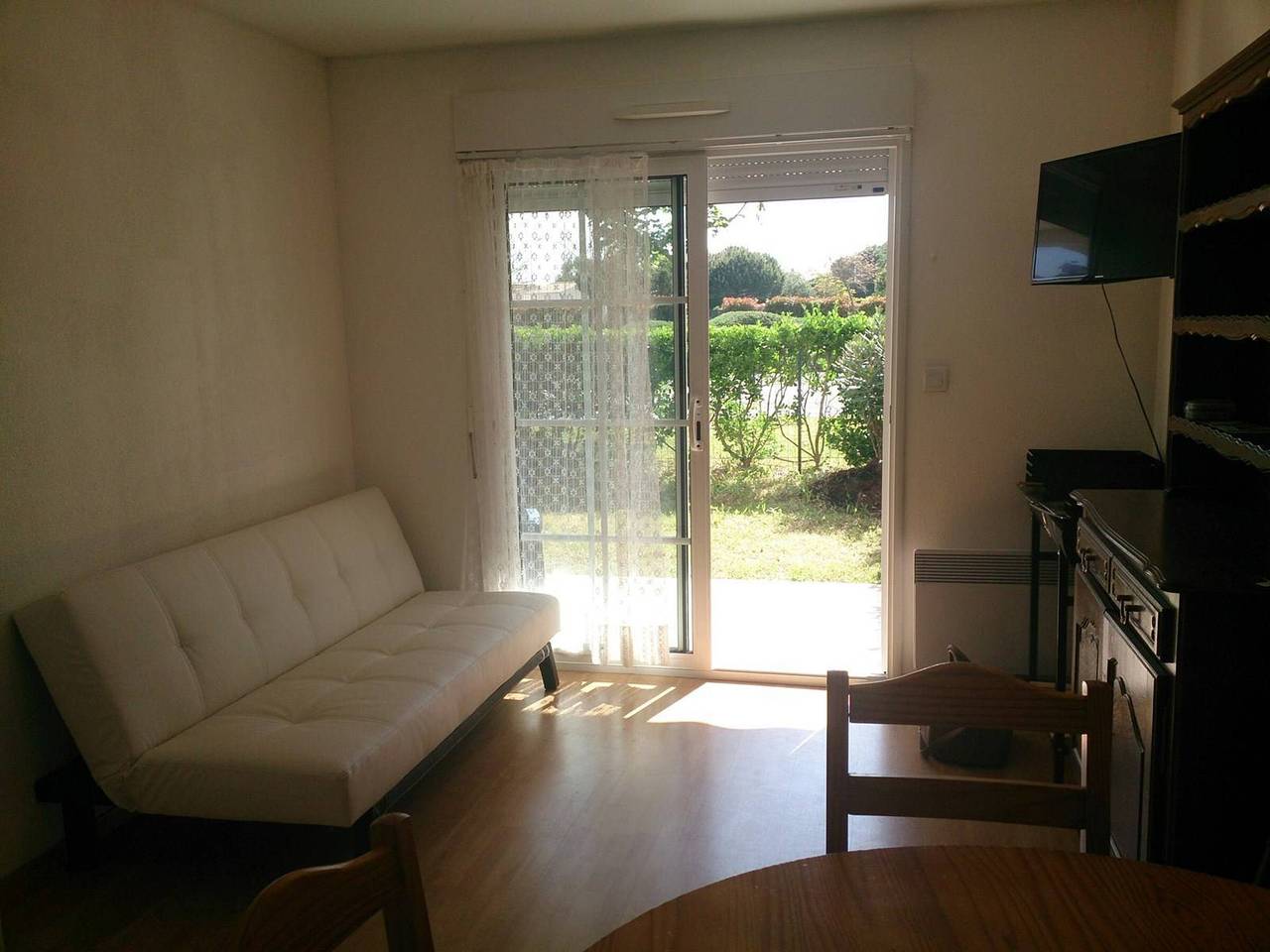 Ganze Wohnung, Kontakt: Charmante Wohnung mit Garten, Pool und eigenem Parkplatz in Vaux-sur-Mer, Côte de Beauté