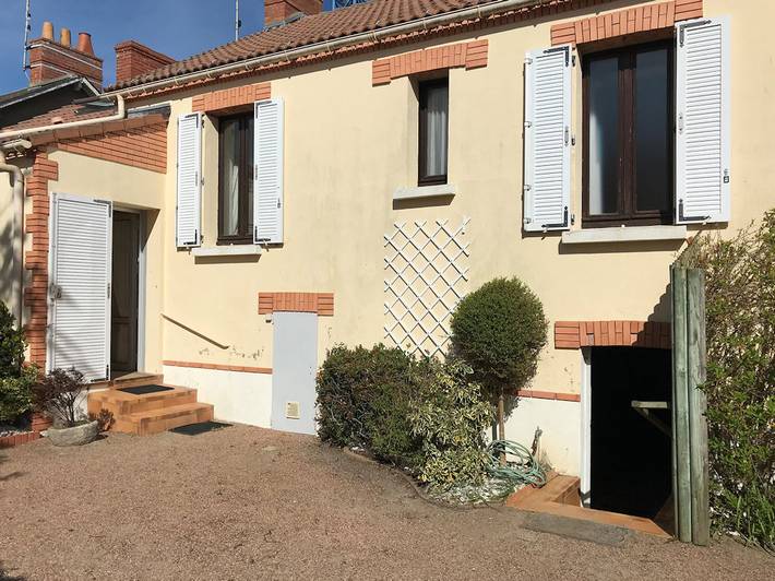 Gîte pour 8 personnes, avec terrasse ainsi que jardin et piscine - 1