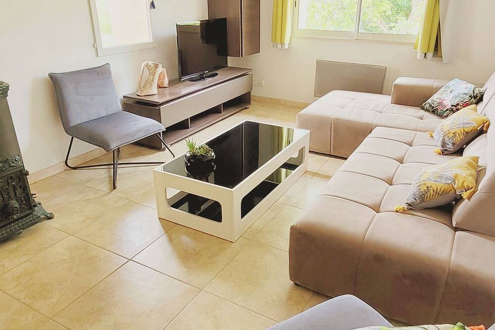 La Bastide du Jas Blanc - Villa de charme /piscine chauffée à débordement 🌅 in Callas, Région de Draguignan