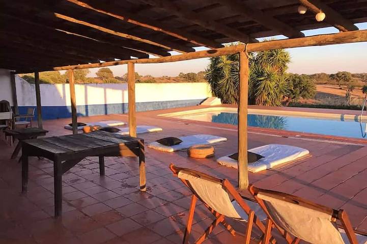 Location de vacances pour 8 personnes, avec jardin et terrasse, animaux acceptés à Serpa