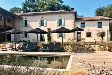 Gîte pour 8 personnes, avec terrasse ainsi que jardin et piscine dans Sepx