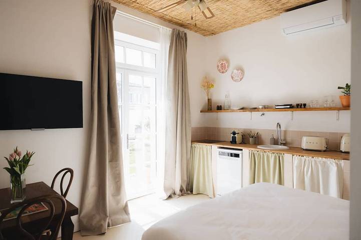 Gîte pour 3 personnes, avec Terrasse ainsi que Jardin et Piscine à Saint-Seurin-de-Cadourne - 3