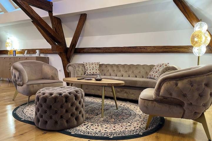 La Luna Royal Luxury House ⭐️⭐️⭐️⭐️⭐️ with Pool Jacuzzi Bikes and Parking in Našice, Osijek-Baranja