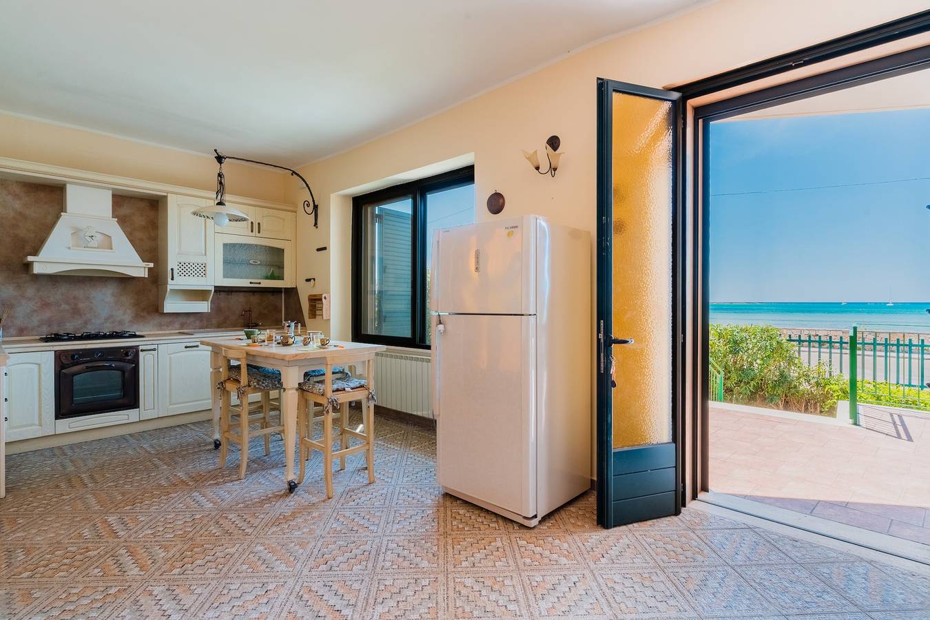 Villa Ariel frente al mar en Porto Cesareo con terraza y jardín in Porto Cesareo, Golfo de Tarento