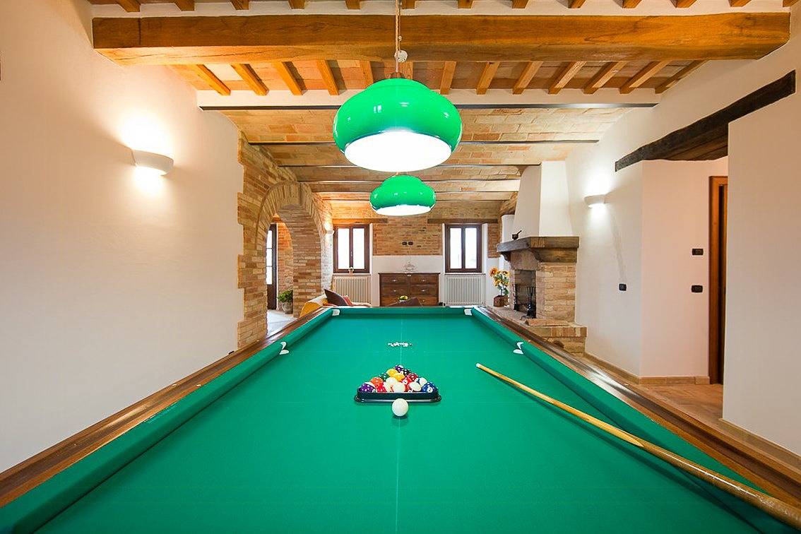 Villa histórica con piscina en las colinas de Las Marcas in Sant'Angelo in Pontano, Provincia de Macerata