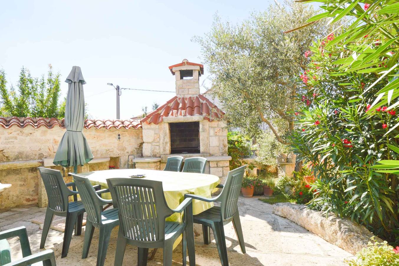 Ganze Ferienwohnung, Ferienwohnung mit Terrasse und Klimaanage  in Vinkuran, Südküste Istrien