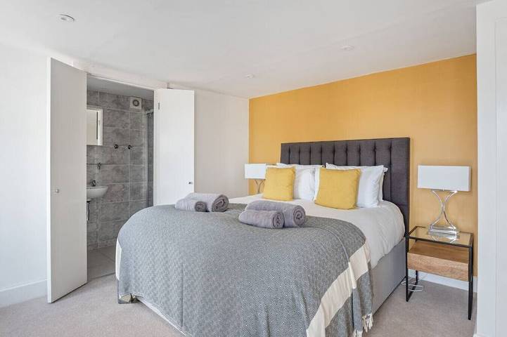 Lymington Retreat with Garden in Lymington, Hampshire
