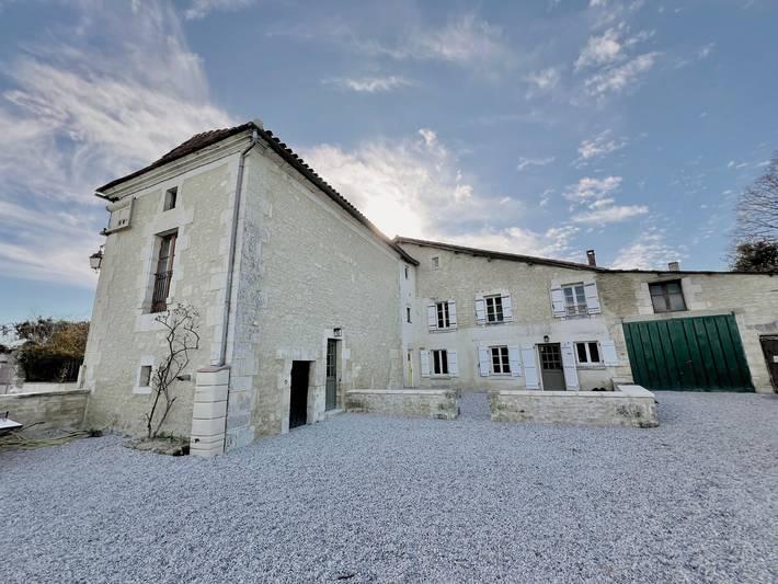 Gîte pour 6 personnes, avec Piscine à Cherval