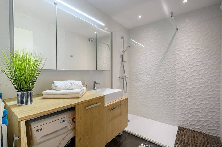Appartement entier, Grand studio, les pieds dans l'eau! Labellisé Clevacances in Bénodet, Région de Quimper