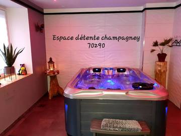 Gîte pour 2 personnes, avec sauna et piscine ainsi que jacuzzi et terrasse à Champagney