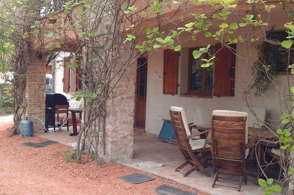 Appartement entier, Appartement domisiladore spacieux et  frais au calme avec acces direct au lac in Esparron-de-Verdon, Alpes-de-Haute-Provence