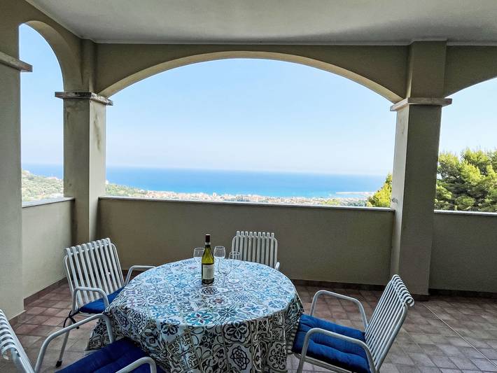 Ferienwohnung für 5 Personen, mit Terrasse und Garten in Pietra Ligure Gemeinde - 2