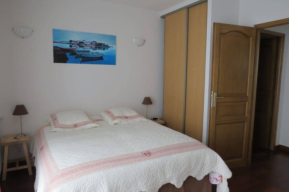 Appartement entier, Port d' Audierne appartement rez de chaussée avec jardin privé in Audierne, Côte de Cornouaille