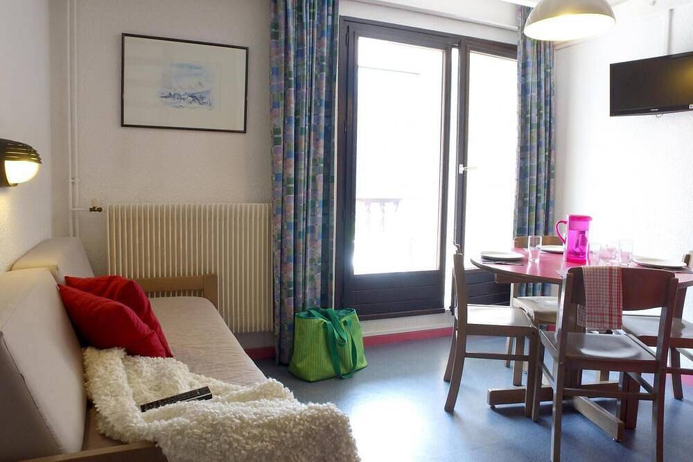 Entire apartment, 300m from resort center, balcony, parking, tv, ski locker, 41m², Ceillac en Queyras in Ceillac, Queyras
