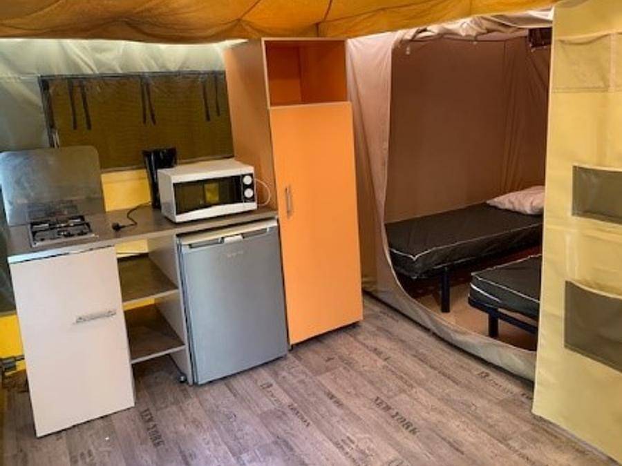 Camping La Rouviere - Bungalow toilé 4 personnes in Vallon-Pont-d'Arc, Gorges de l’Ardèche
