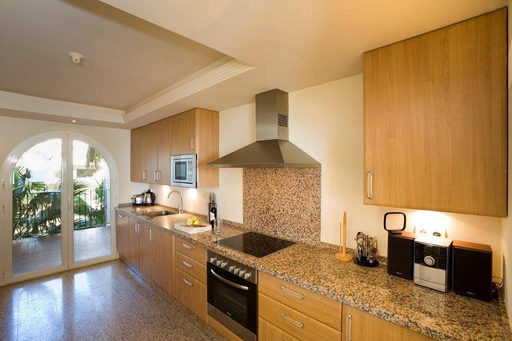 Entire vacation apartment, Immaculate 3-Bed Penthouse- Stunning Views in Casares del Mar, Estepona