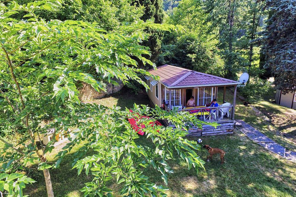 Mobile home Confort 6 personnes, en bord de rivière, calme et nature in Saint-Rome-de-Tarn, Parc naturel régional des Grands Causses