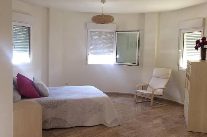 Large villa with private pool 50 meters from the beach in Playa Cala Bosque (Orihuela), Orihuela