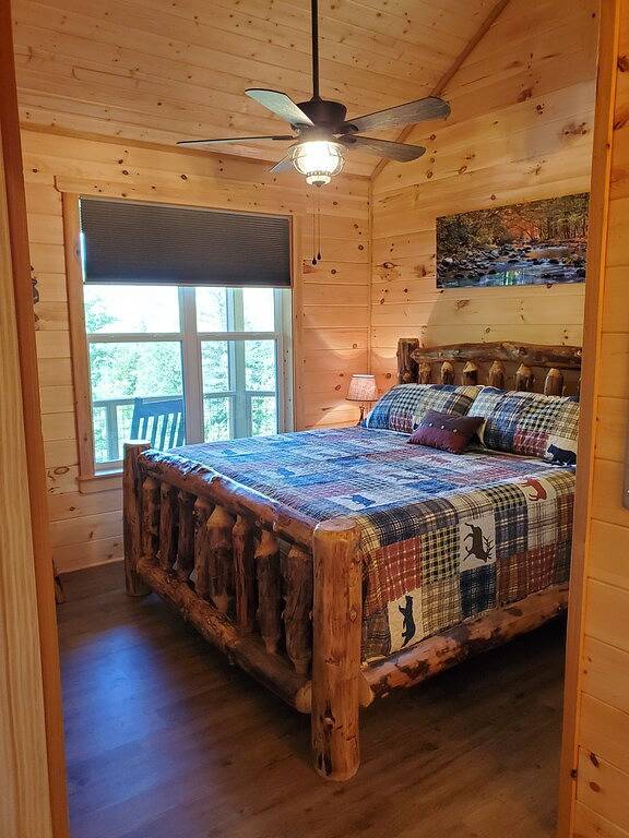 Private Cabin • Hot Tub • 2 Kings in Jackson County