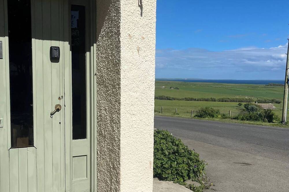 Cottage Sleeps 9 with Sea Views and Parking in Orkney Islands