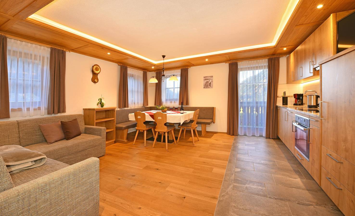 Appartamento intero, Appartamento 'Feldererhof Apt Hochstein' con vista sulle montagne, giardino in comune e Wi-Fi in Monti del Villgraten, Valle di Casies