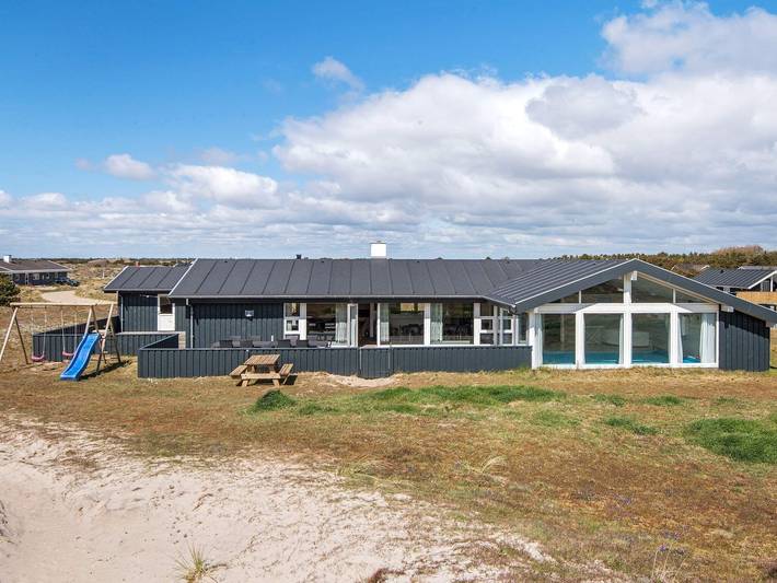 Ferienhaus für 10 Personen, mit Pool und Sauna sowie Terrasse