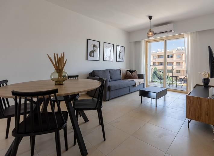 Apartment for 4 people, with terrace and pool in Paphos