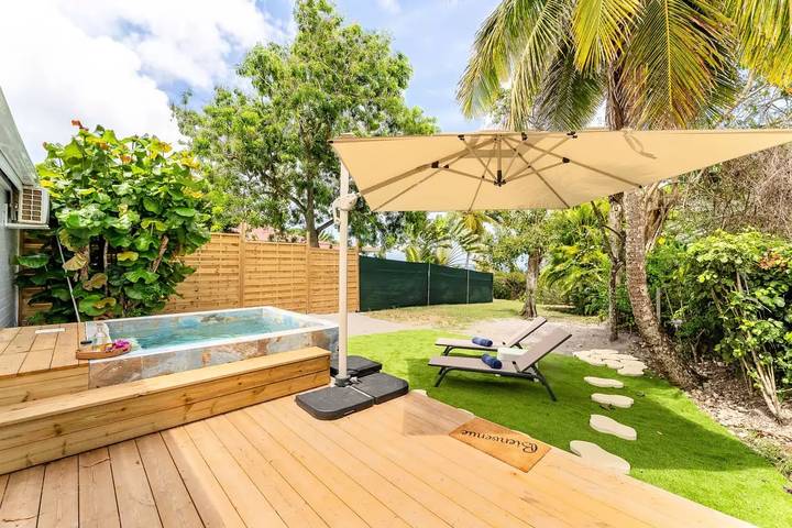 Mobile home for 2 people, with yard and pool in the Caribbean
