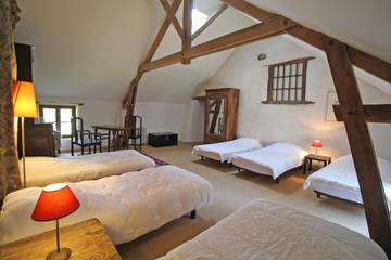 Gîte for 15 Guests in Vicq-sur-Breuilh, Haute-Vienne, Picture 4