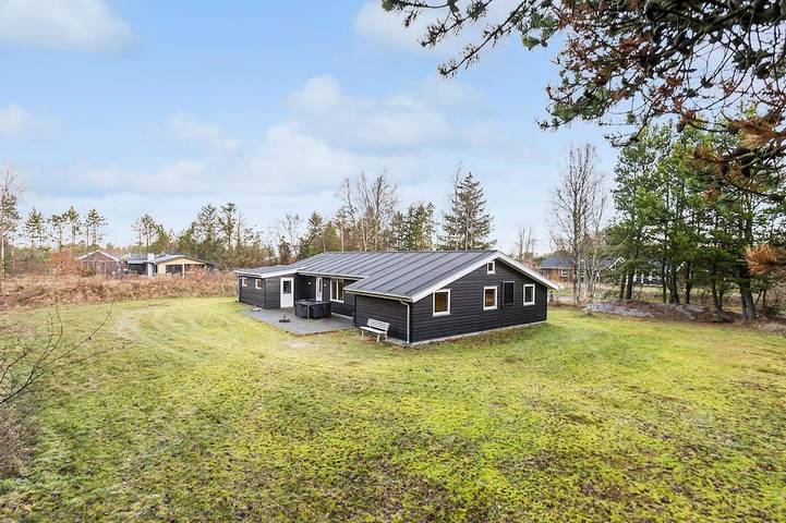 Ferienhaus für 12 Personen, mit Garten, mit Haustier in Bratten