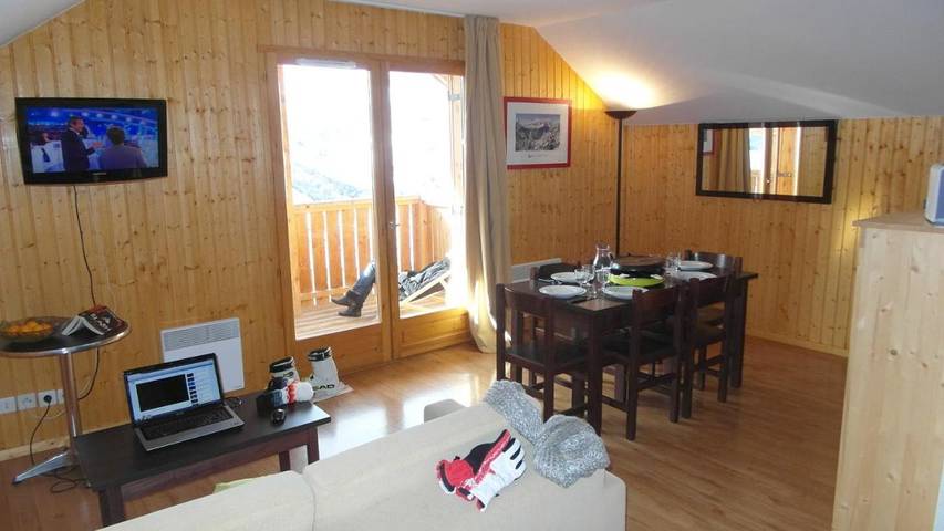 Location de vacances pour 6 personnes, avec piscine et vue ainsi que balcon et sauna à Saint-Jean-d'Arves - 4