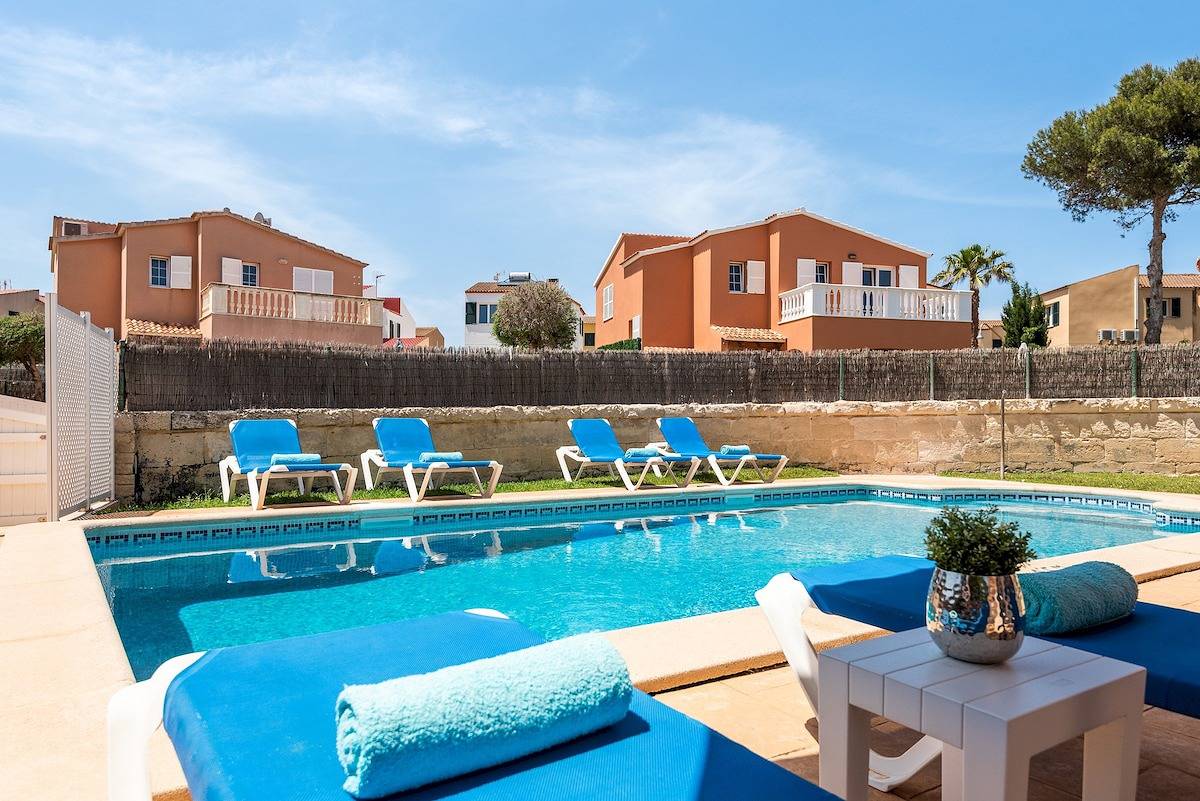 Villa Itsasalde in Cala Blanes, Ciudadela