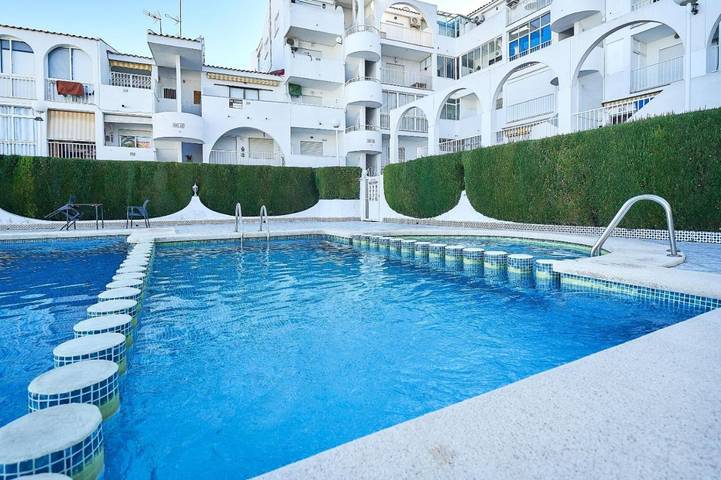 Apartament wakacyjny dla 2 osób, z taras i basen oraz widok w Torrevieja