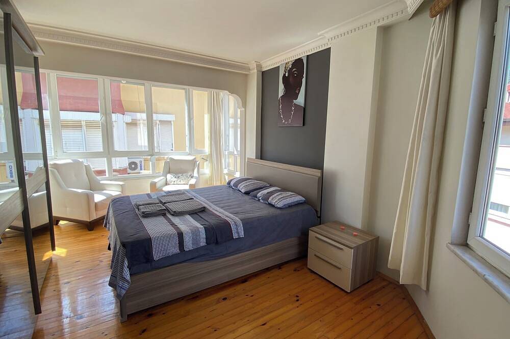 Entire apartment, Cozy 2-bedroom apartment in charming Alanya with Wifi, Ac in Alanya, Antalya Province