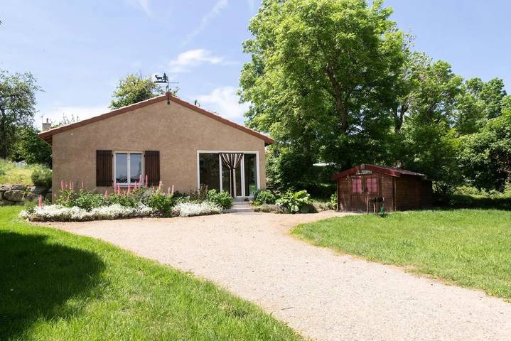 Gîte pour 6 personnes, avec jardin et piscine