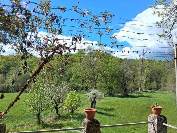 Location de vacances pour 8 personnes, avec jardin et vue à Cherveix-Cubas