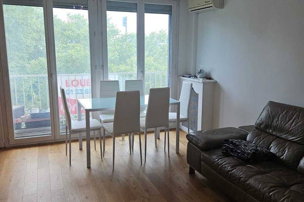 Entire apartment, Family apartment 20 minutes by metro from central Paris in Saint-Maurice, Val-de-Marne