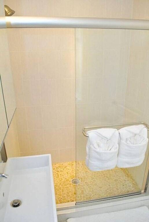 Vacation rental for 6 people, with balcony and yard in Capitol Hill